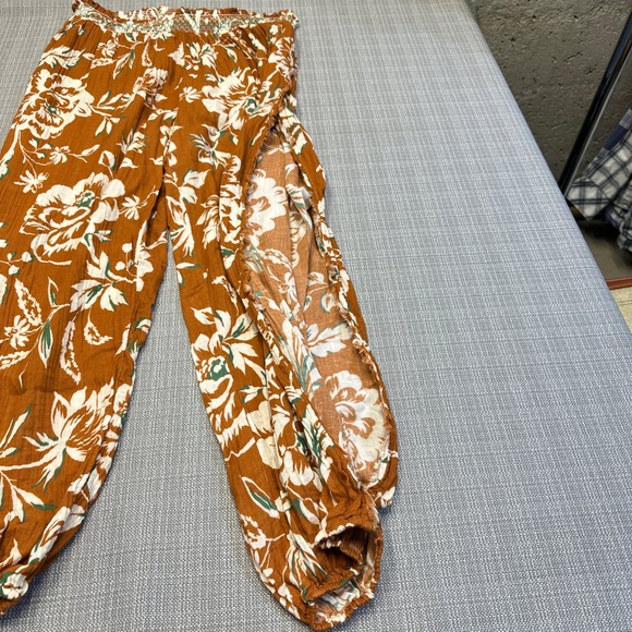 by Anthropologie Pants XL Floral Boho Smocked Waist Gaucho Pants Split Leg Harem - Picture 3 of 9